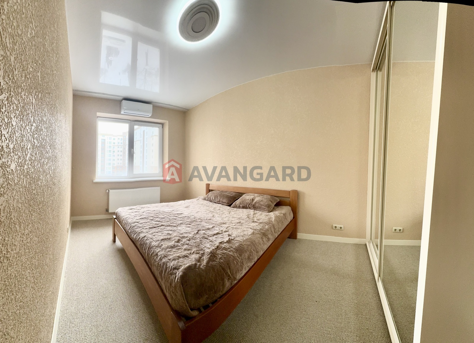 3 ��. ��������, 81/44/20 ��. �., 4/10 ������ ���� 15