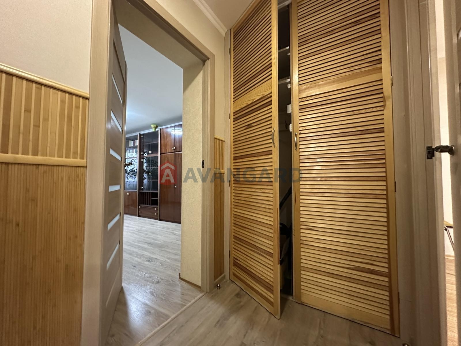 2 ��. ��������, 49/30/8 ��. �., 5/5 ������ ���� 11