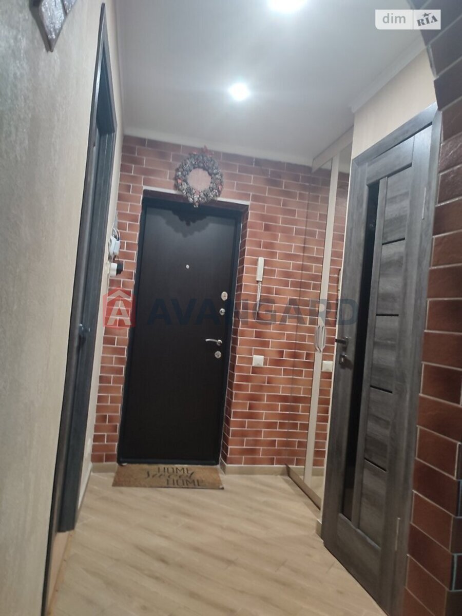 1 ��. ��������, 40/18/14 ��. �., 2/5 ������ ���� 3