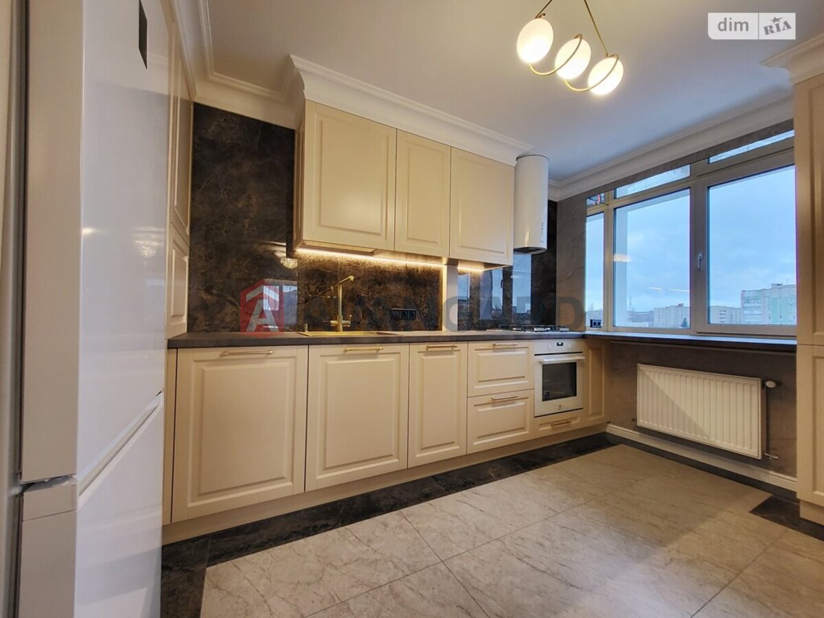 2 ����. ��������, 82/-/- ��. �., 8/9 ���� ���� 11