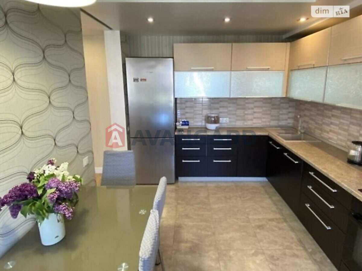 3 ��. ��������, 95/52/10 ��. �., 4/5 ������ ���� 22