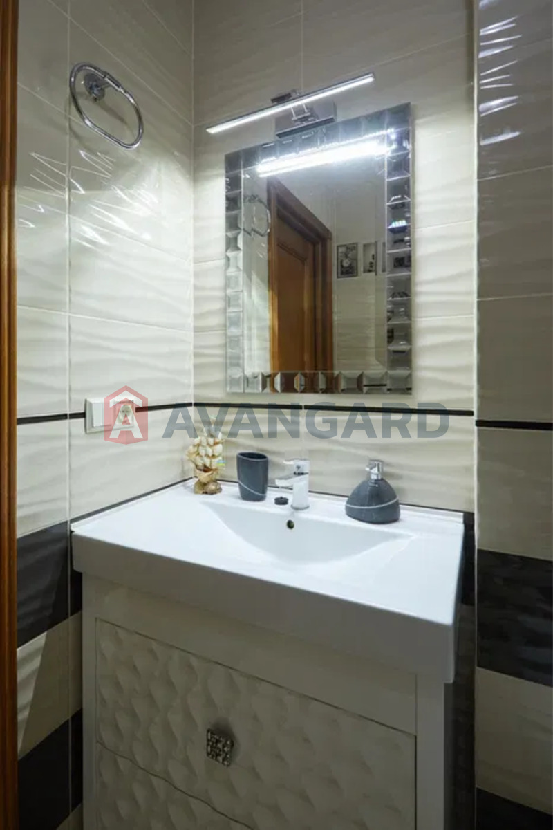 3 ��. ��������, 80/-/25 ��. �., 8/10 ������ ���� 17