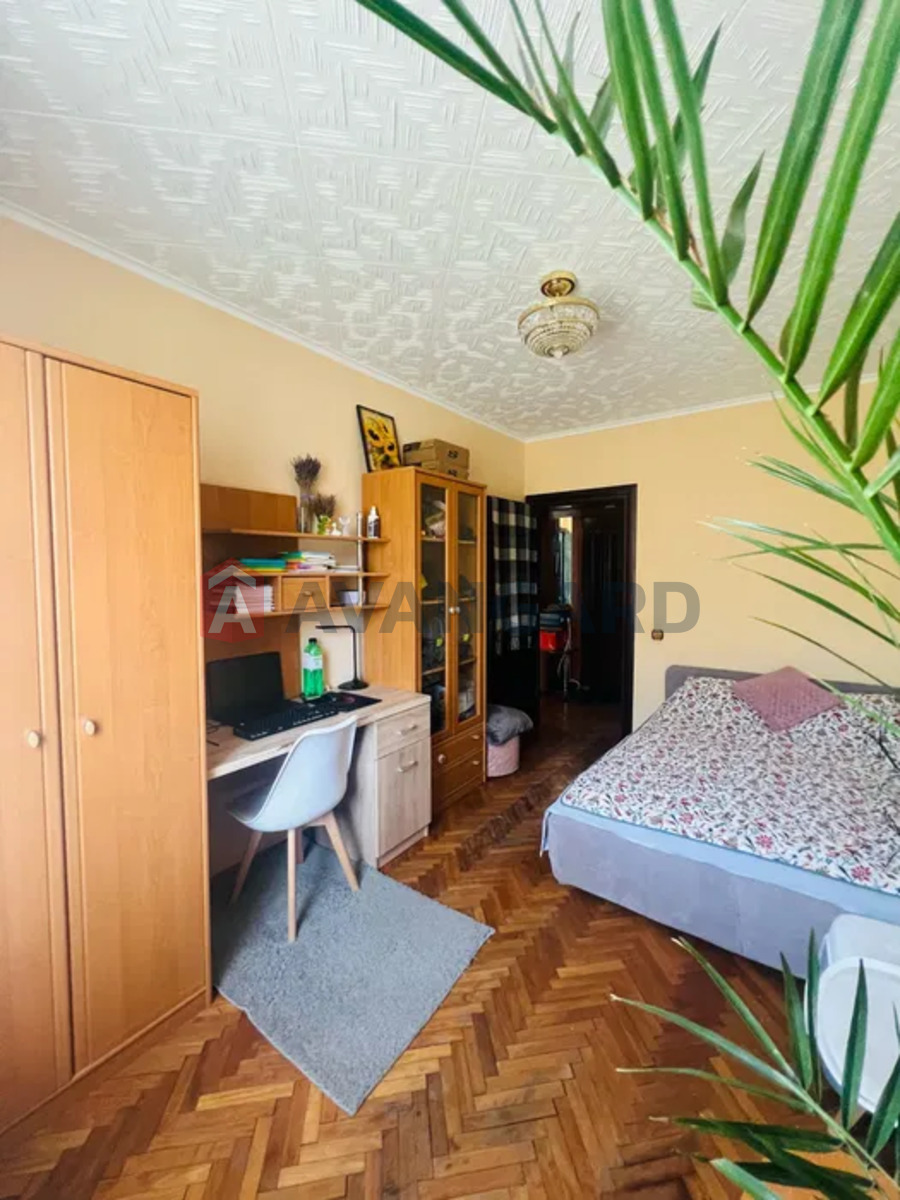 2 . , 49/-/8 . ., 5/9   7