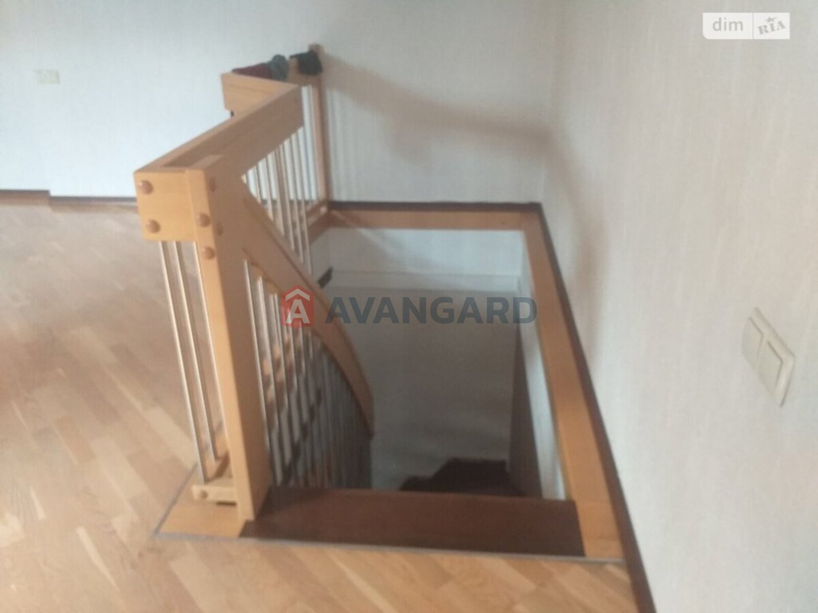 4 ��. ��������, 156/107/15 ��. �., 3/4 ������ ���� 12