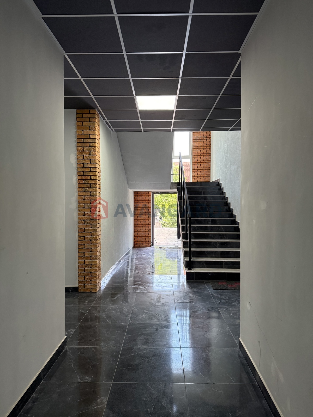 2 ��. ��������, 60/-/- ��. �., 3/4 ������ ���� 9