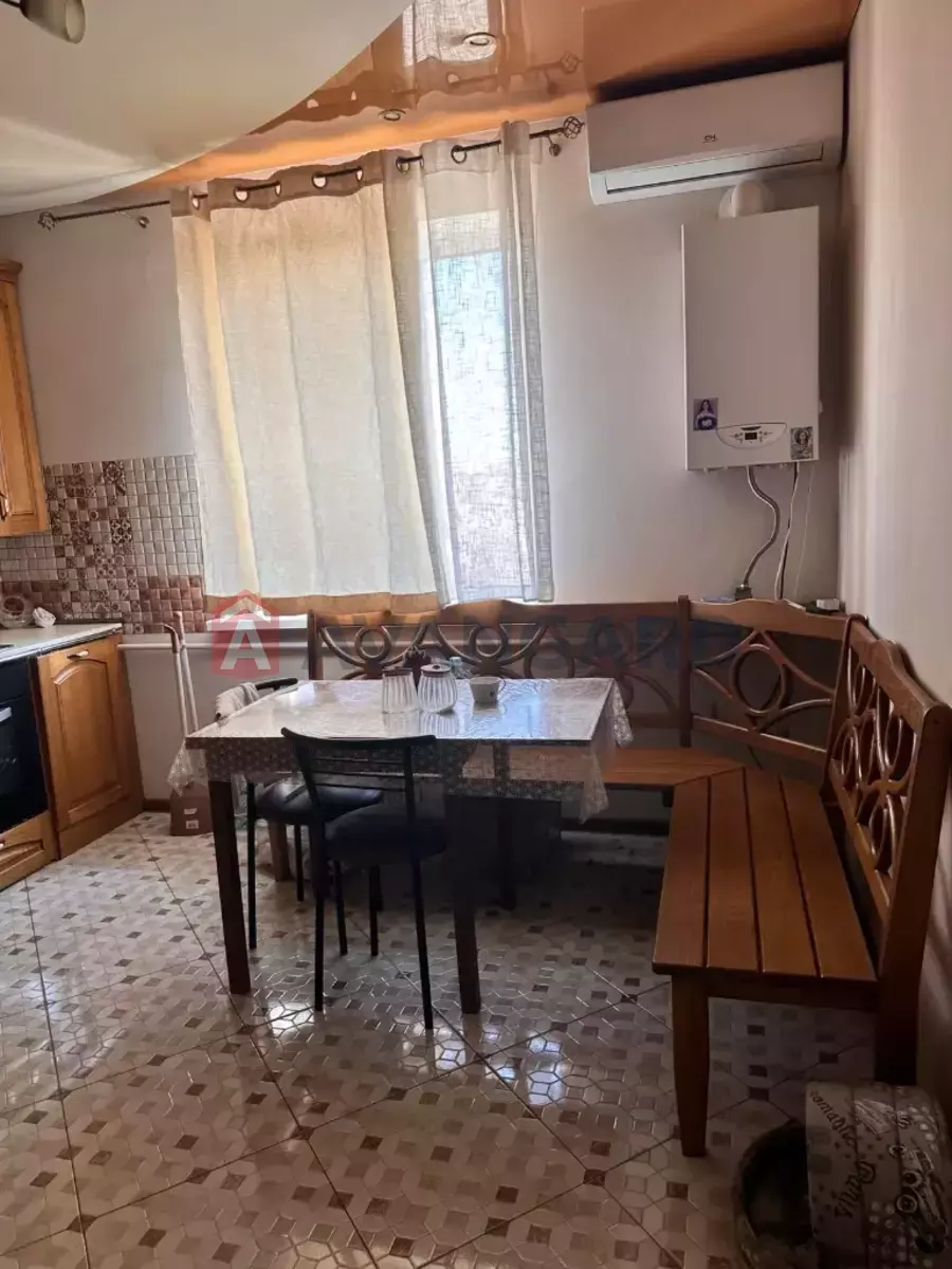 3 ��. ��������, 77/43/10 ��. �., 2/4 ������ ���� 19