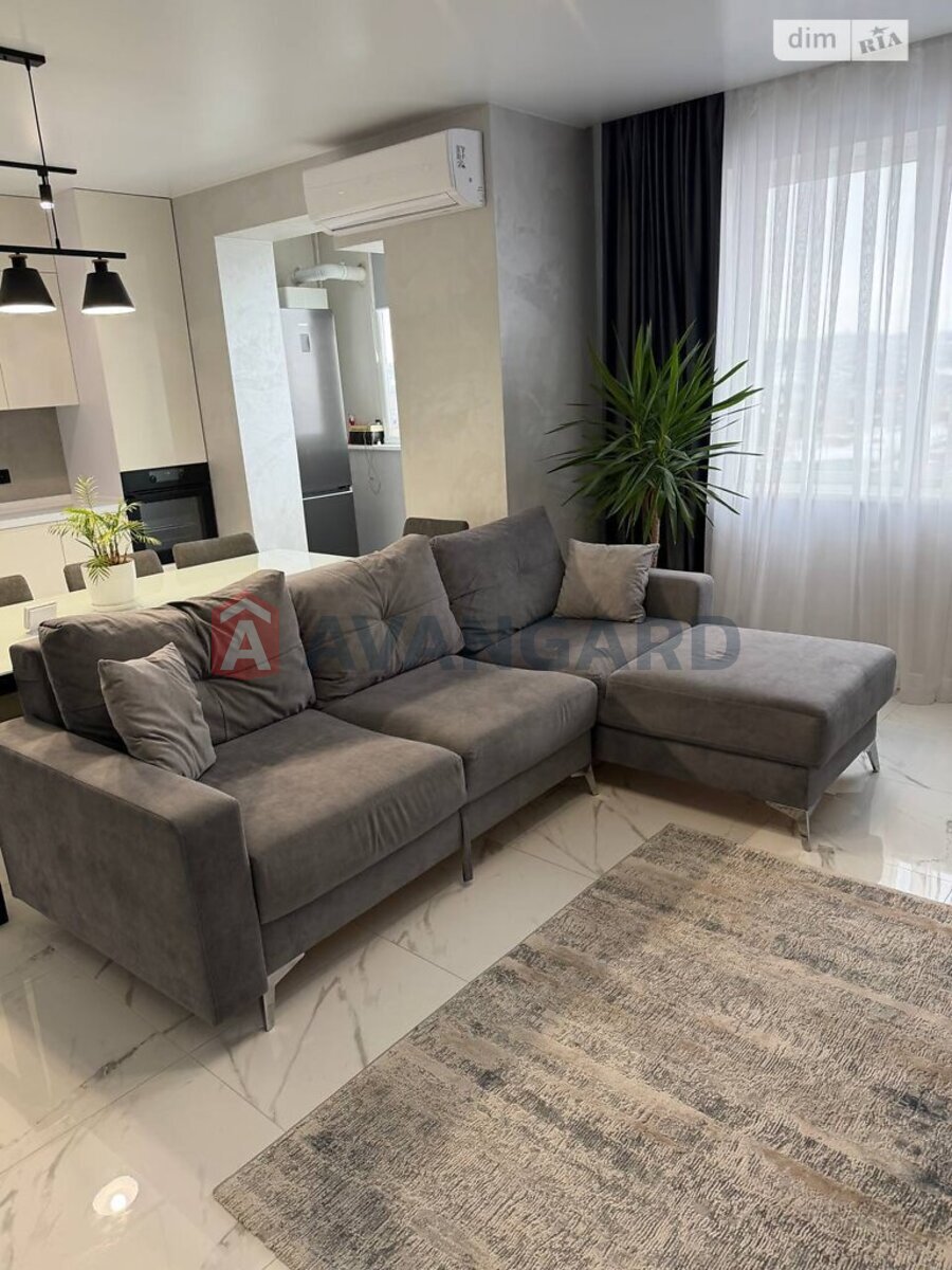 3 ��. ��������, 91/57/18 ��. �., 9/9 ������ ���� 4