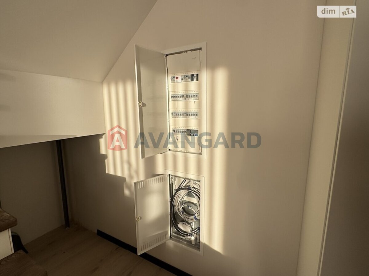 2 ����. ��������, 85/-/- ��. �., 11/11 ���� ���� 20