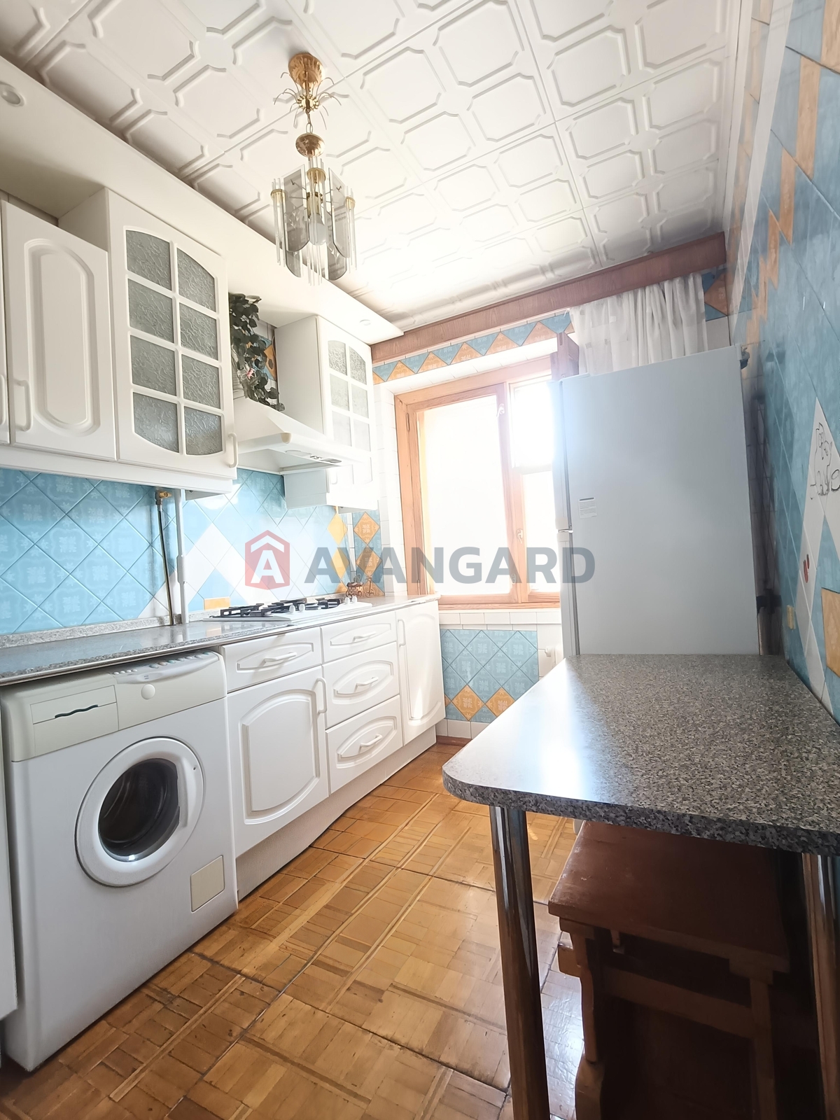 4 ��. ��������, 88/57/7,3 ��. �., 7/9 ������ ���� 15