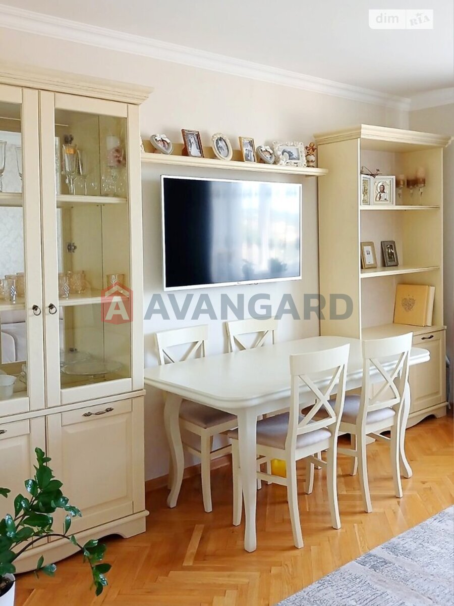 4 ��. ��������, 83/50/10 ��. �., 9/10 ������ ���� 3