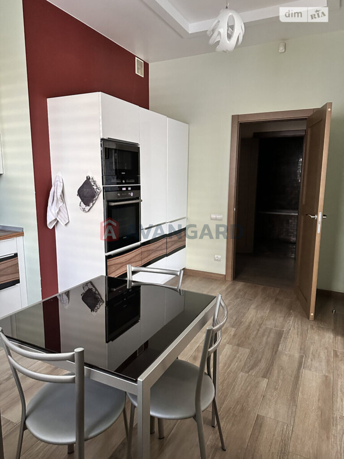 2 ��. ��������, 82/60/15 ��. �., 2/7 ������ ���� 19