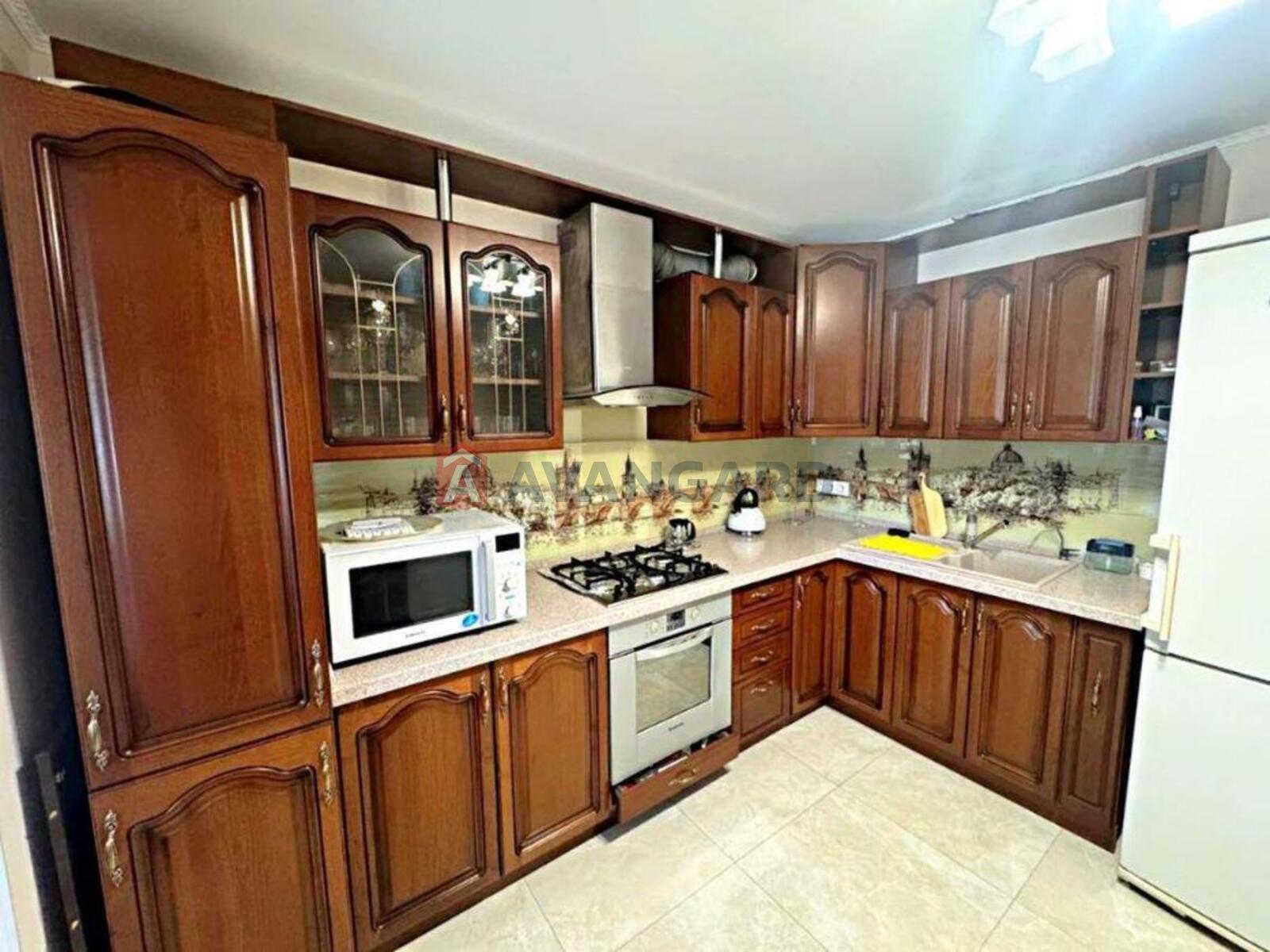 3 ��. ��������, 76/-/15 ��. �., 6/10 ������ ���� 12