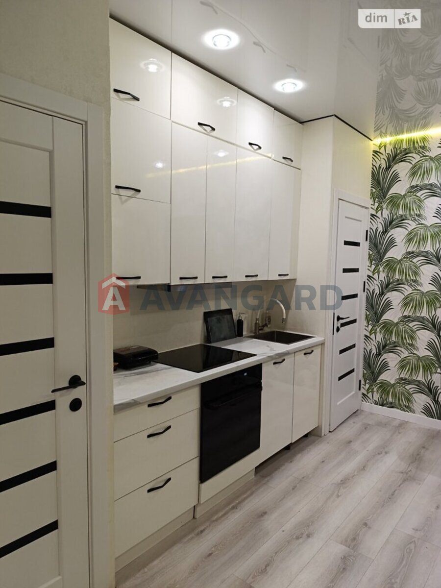 1 ����. ��������, 40/15/12 ��. �., 12/12 ���� ���� 8