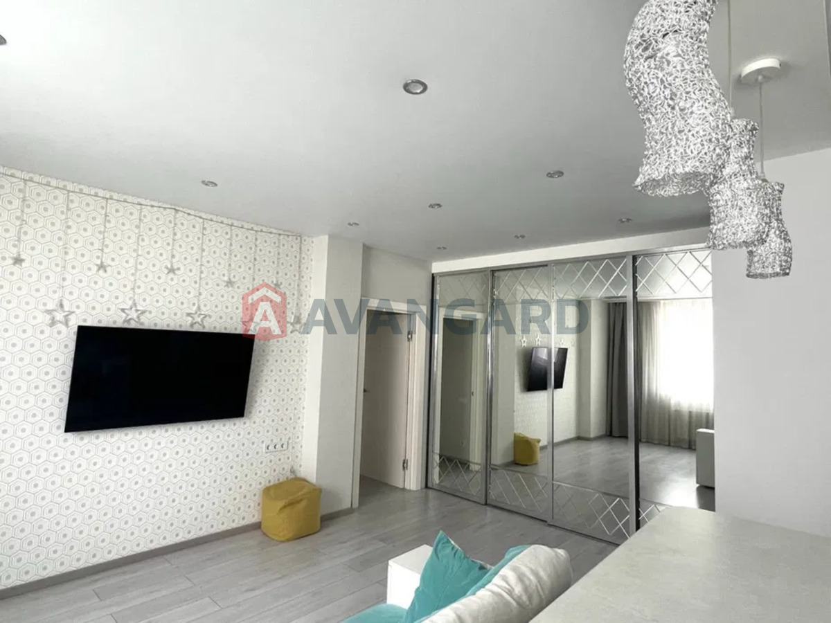 3 ��. ��������, 83/-/15 ��. �., 22/25 ������ ���� 3