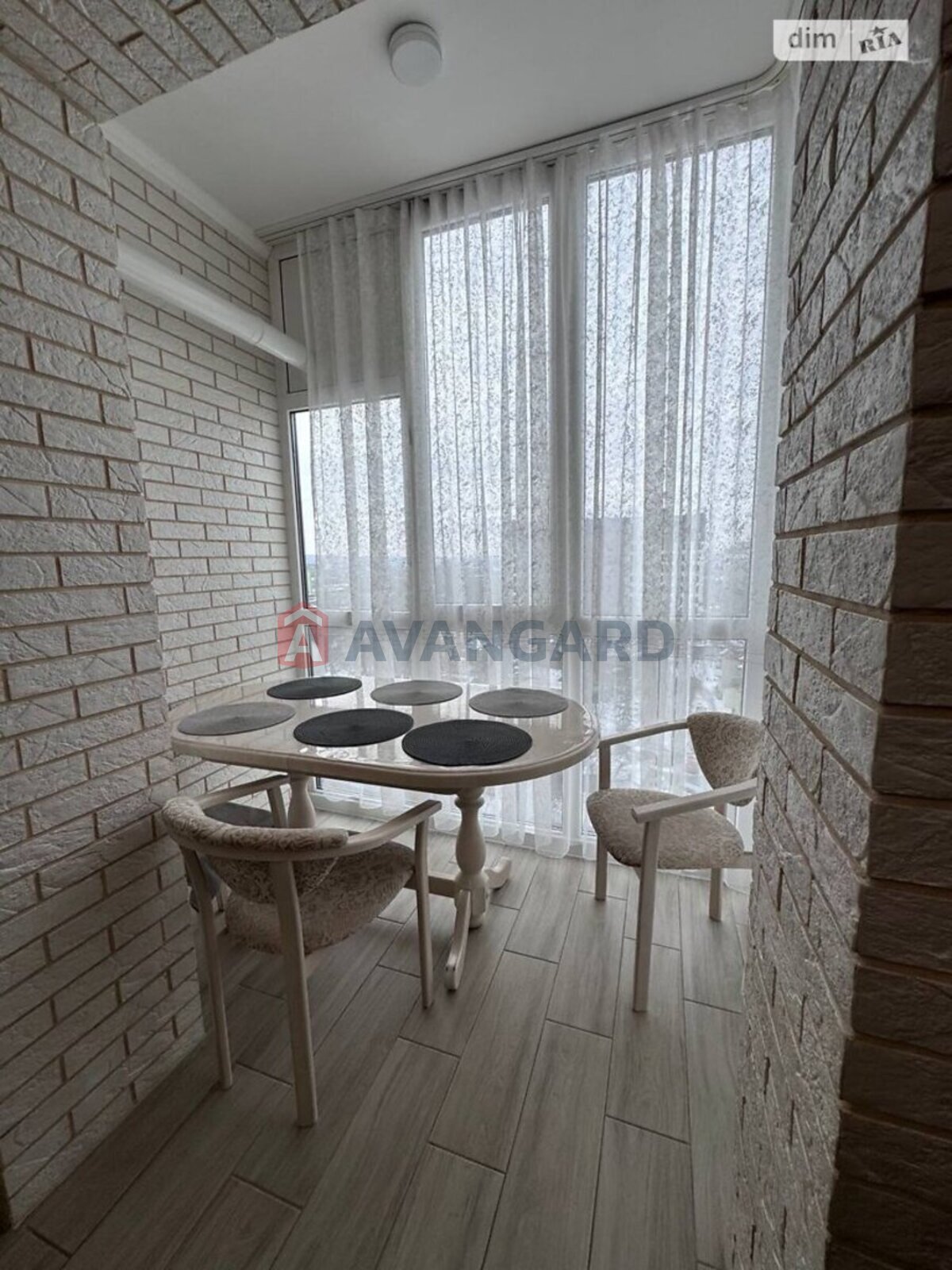 1 ��. ��������, 46/18/16 ��. �., 8/10 ������ ���� 12