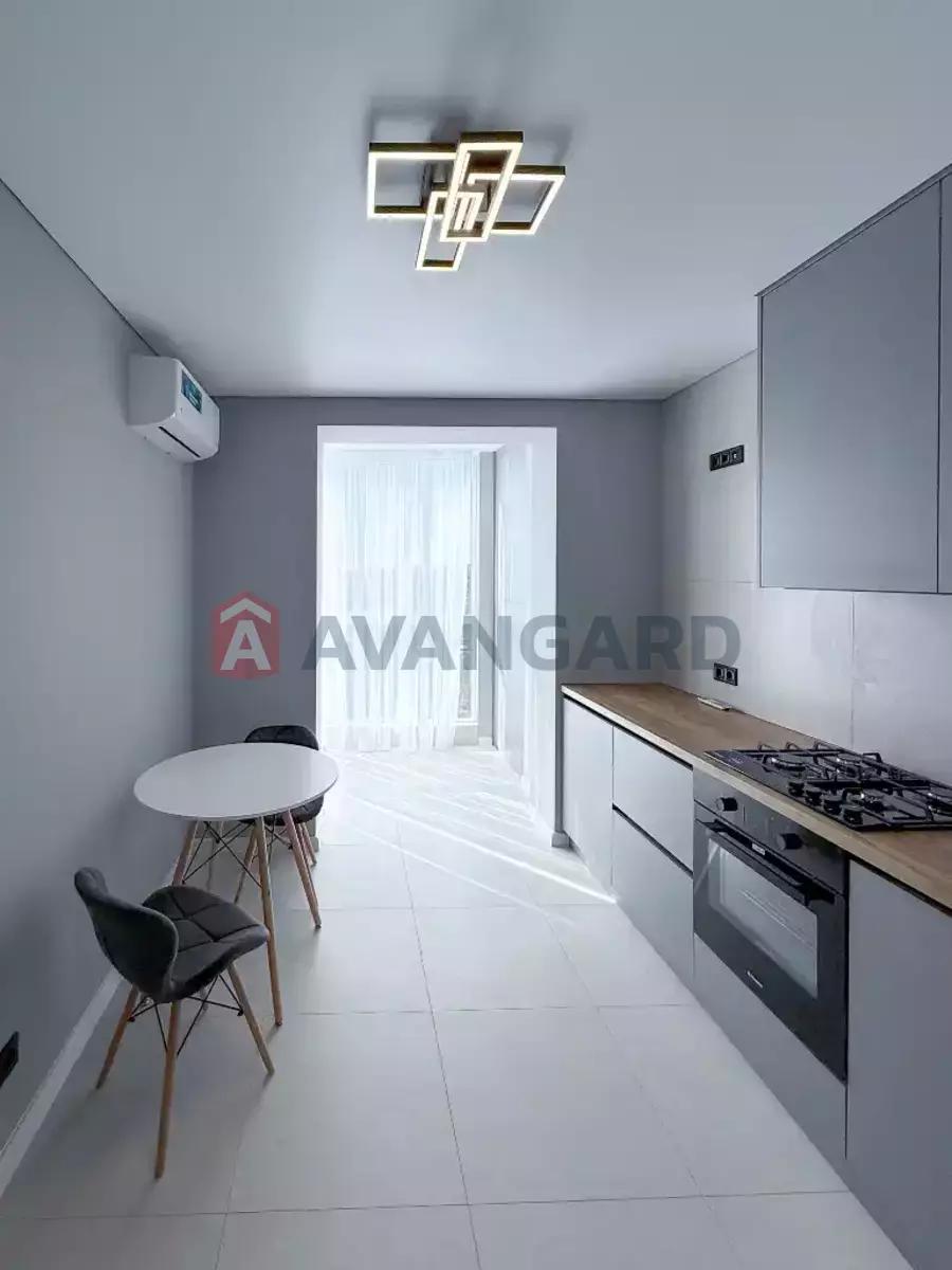 1 ��. ��������, 42/-/18 ��. �., 9/10 ������ ���� 4