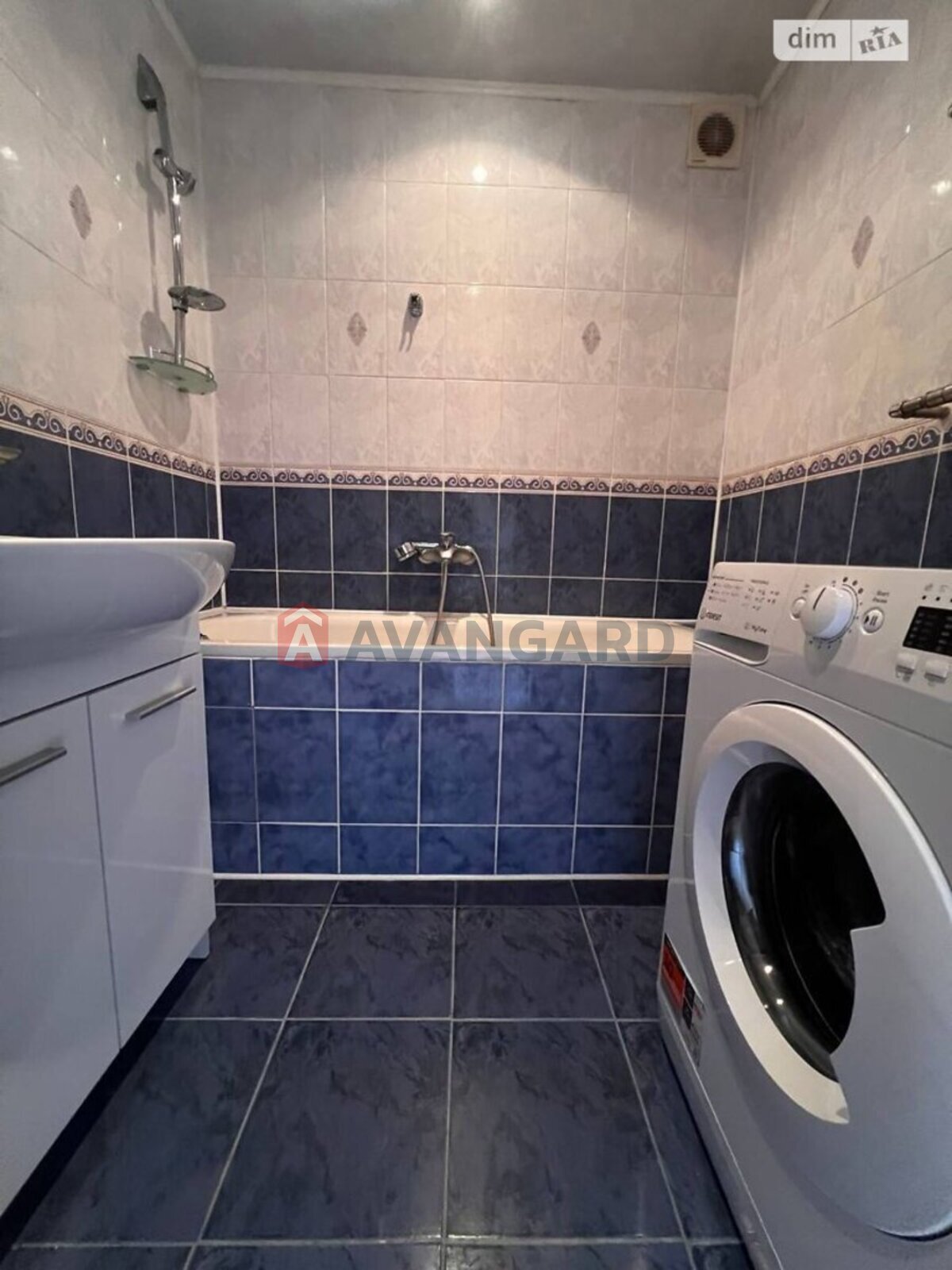 3 ��. ��������, 100/-/- ��. �., 3/4 ������ ���� 7