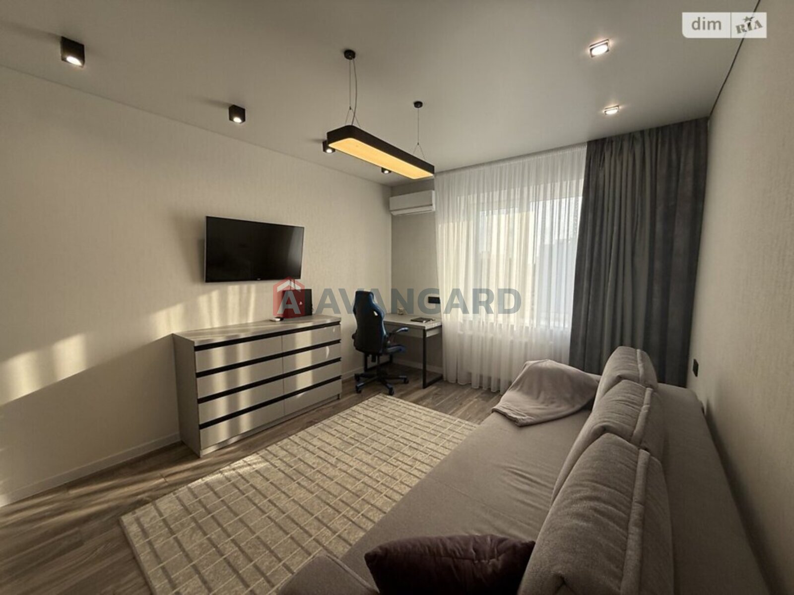 2 ����. ��������, 69/32/23 ��. �., 8/8 ���� ���� 15