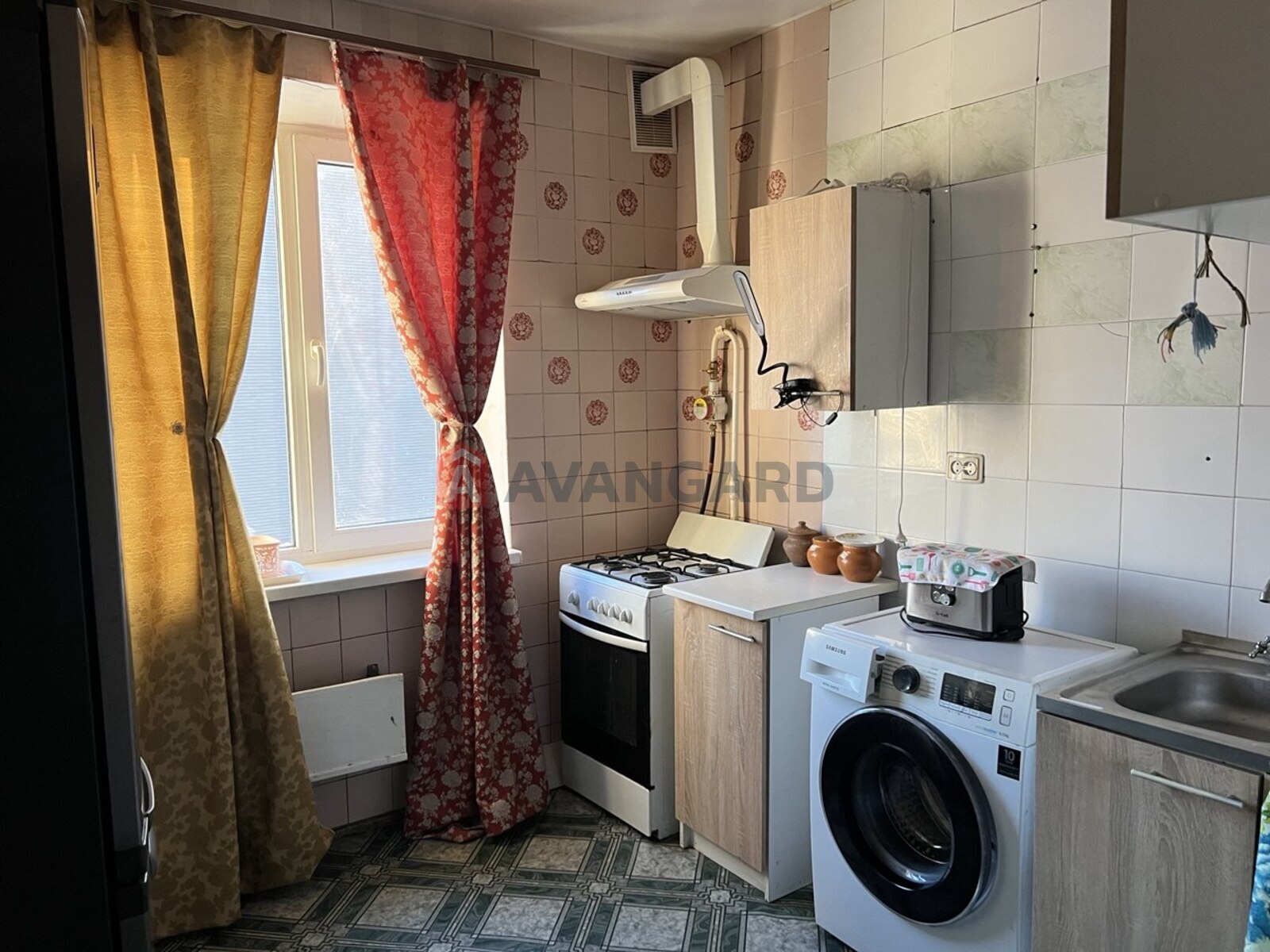 2 ����. ��������, 51.7/30.9/8 ��. �., 10/10 ���� ���� 2