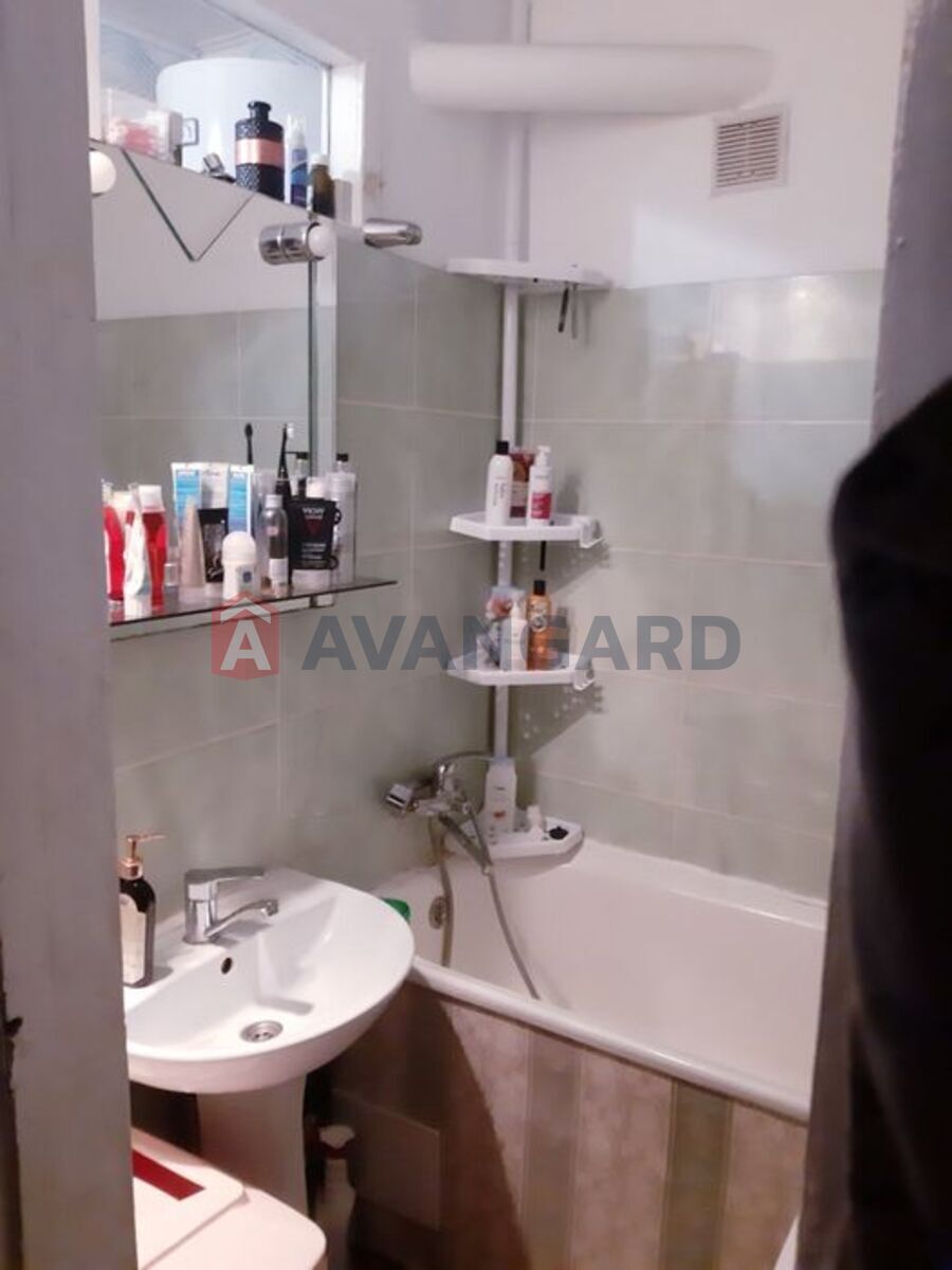 3 ��. ��������, 72/-/16 ��. �., 3/5 ������ ���� 8