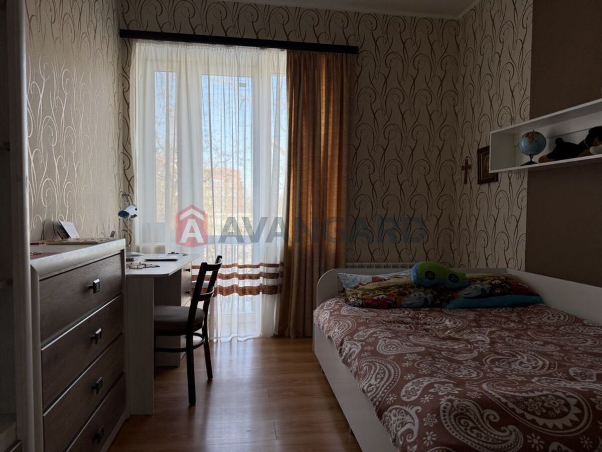 3 ����. ��������, 74/42/20 ��. �., 4/4 ���� ���� 11