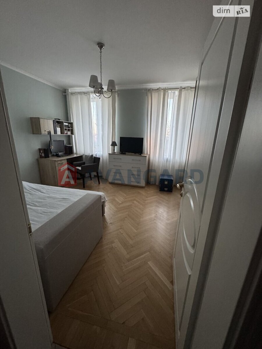 3 ��. ��������, 82/48/10 ��. �., 5/5 ������ ���� 15