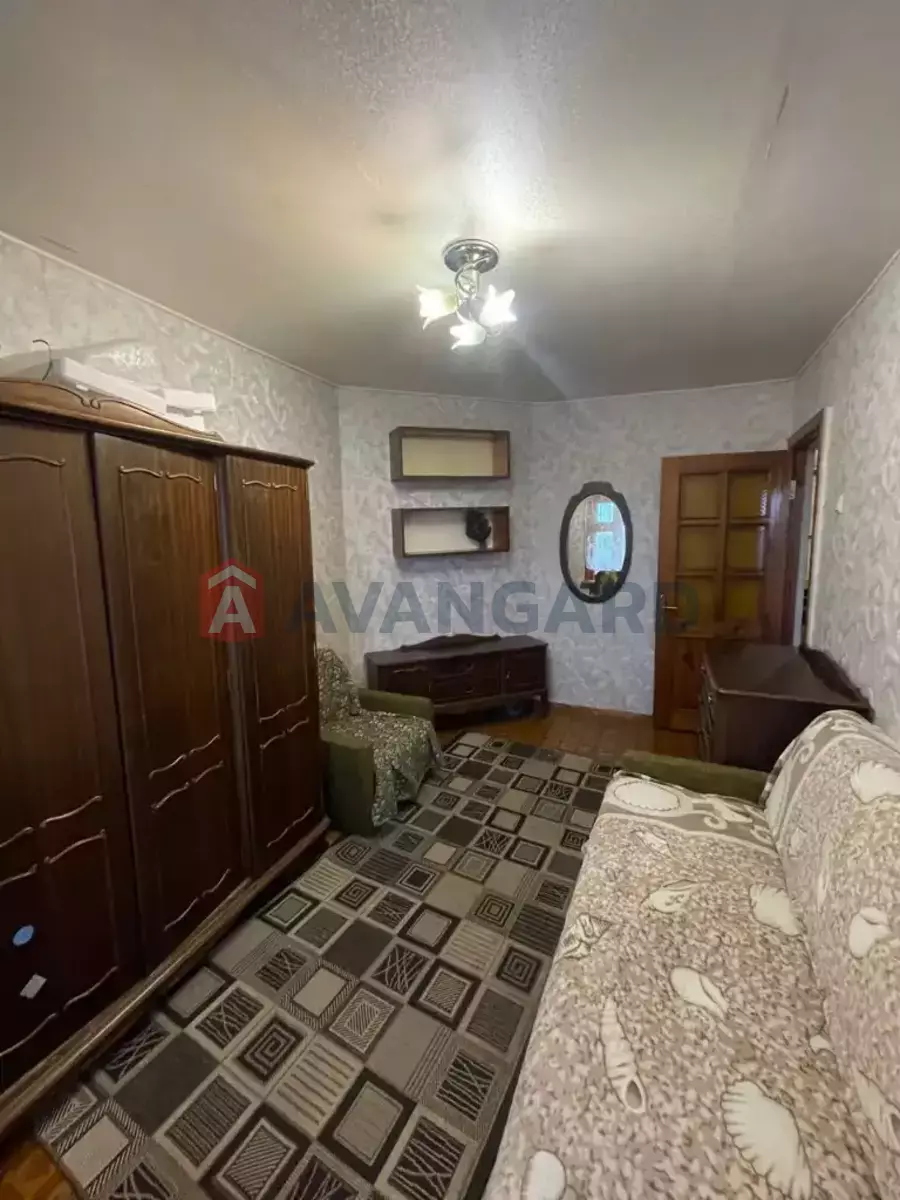 3 ��. ��������, 70/-/9 ��. �., 4/10 ������ ���� 8