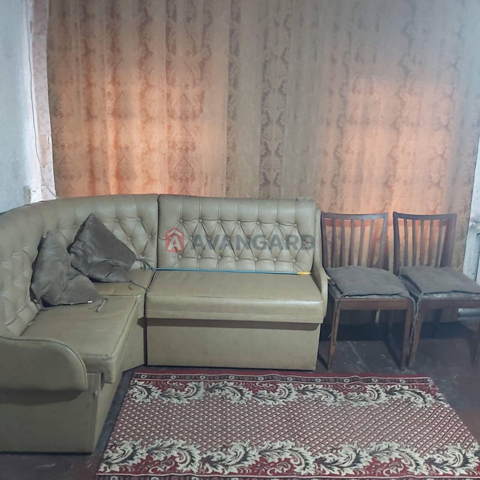 3 ����. ��������, 49/37/6 ��. �., 2/2 ���� ���� 8