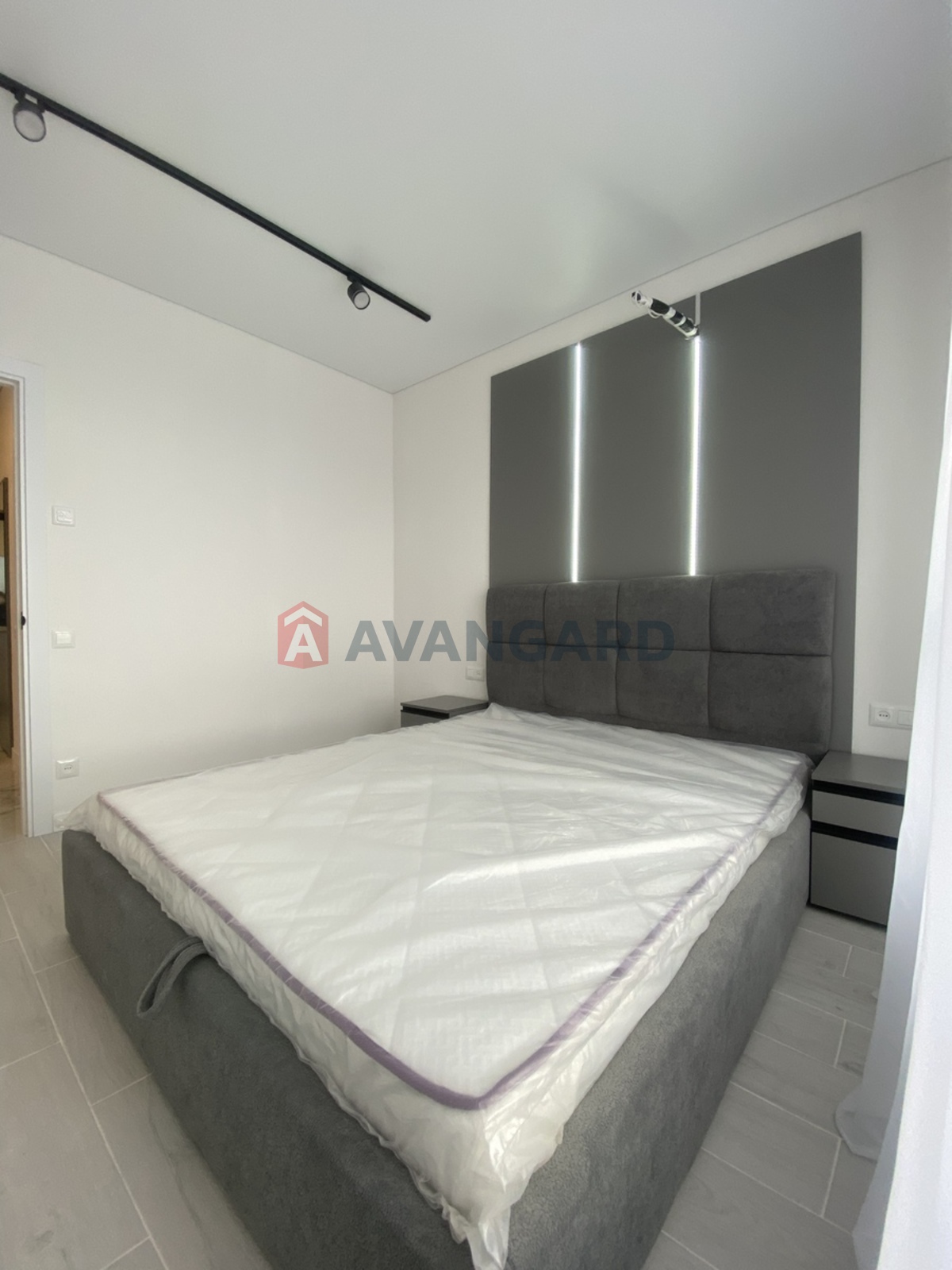 1 ��. ��������, 44/14/20 ��. �., 24/26 ������ ���� 15