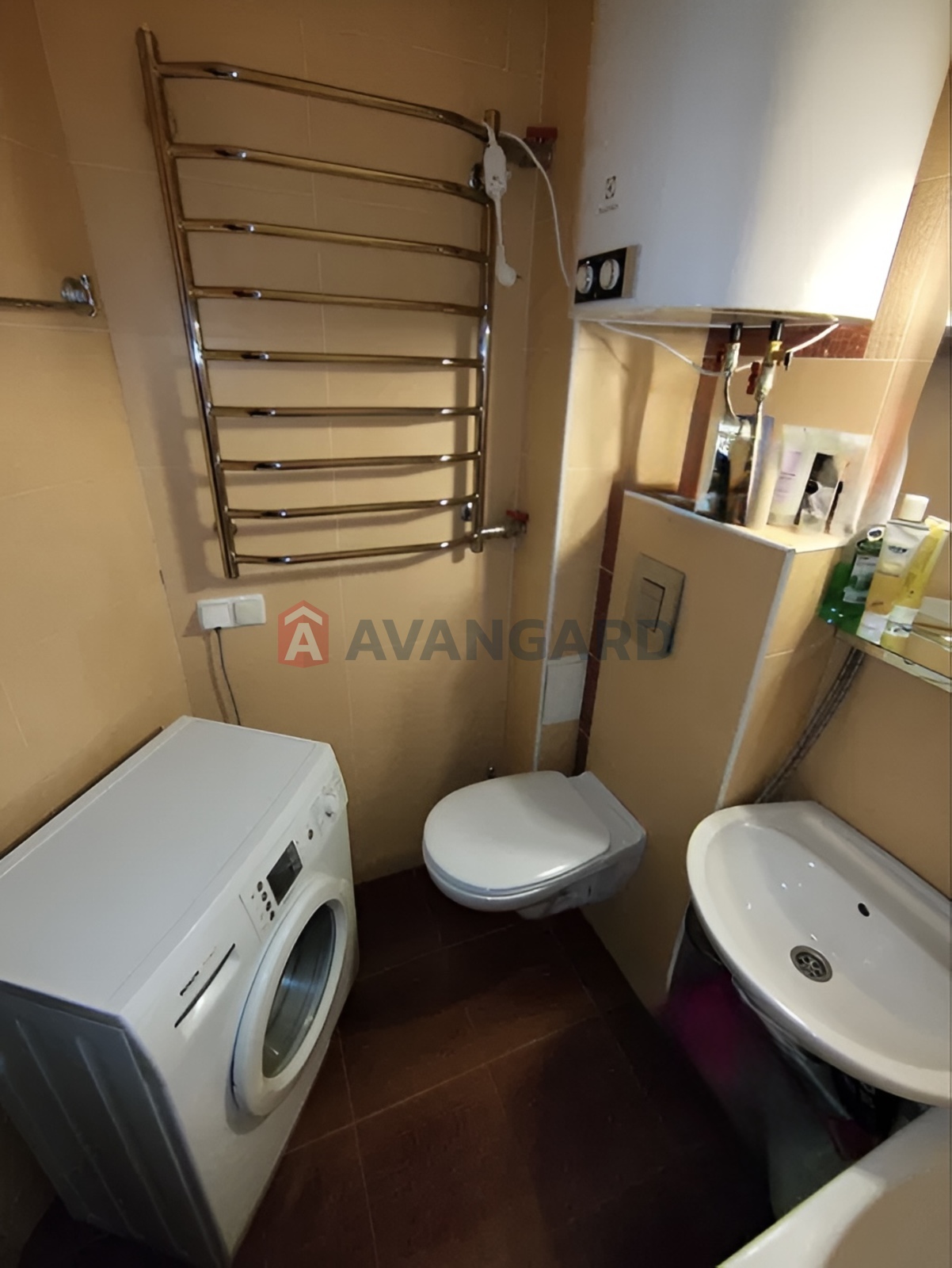 2 ��. ��������, 83/45/18 ��. �., 9/13 ������ ���� 9