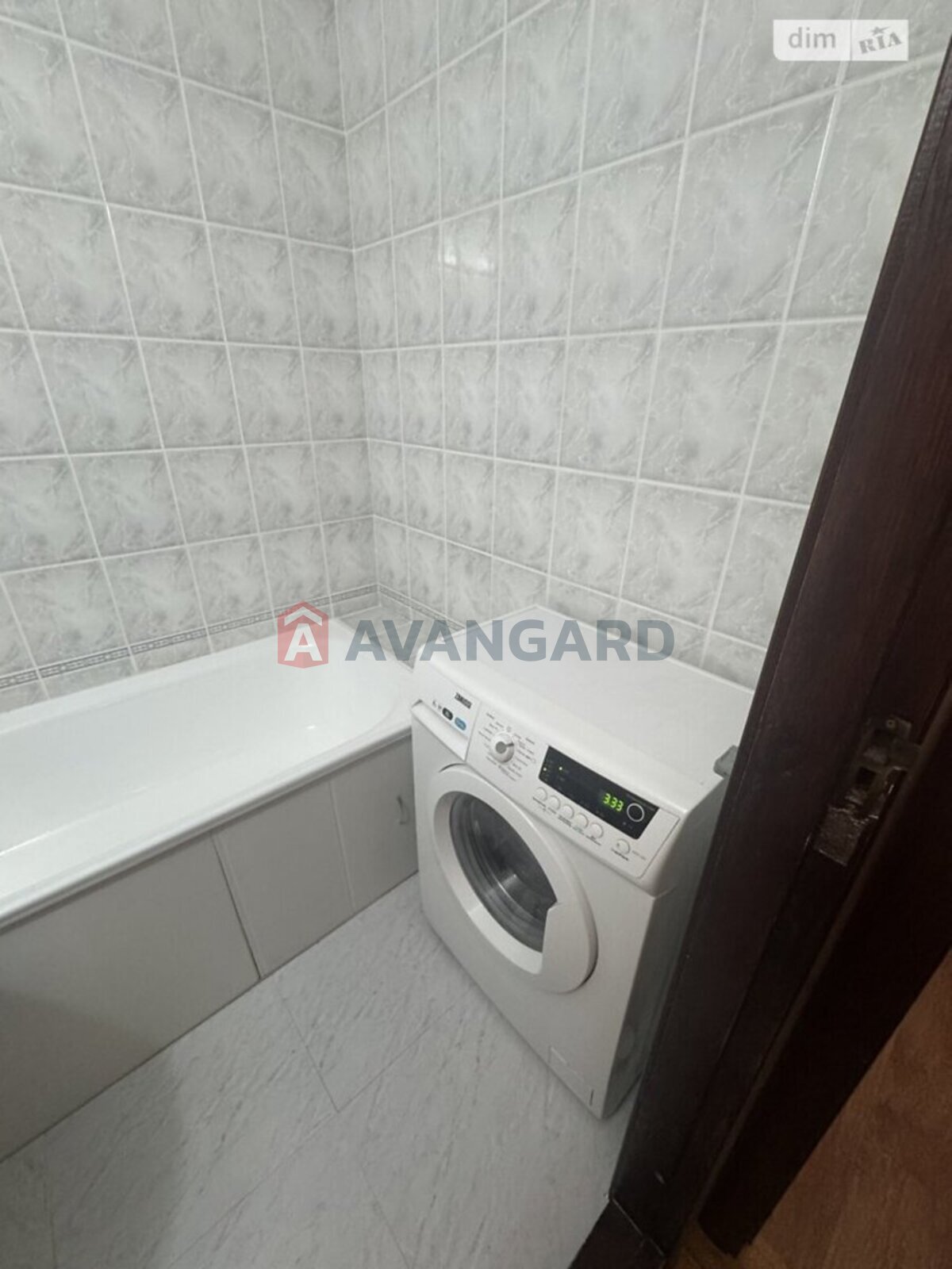 3 ����. ��������, 64/45/8 ��. �., 5/10 ���� ���� 19