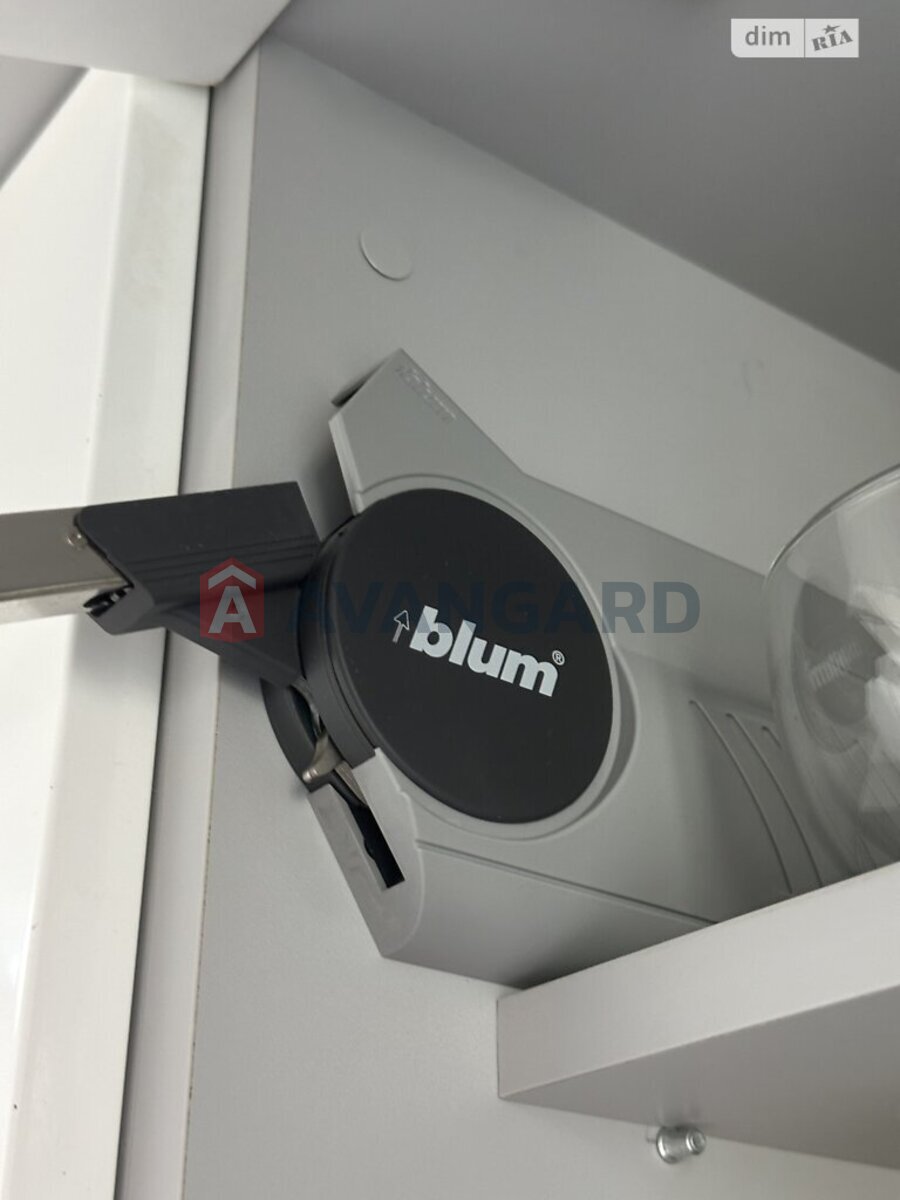 3 ��. ��������, 103/56/13 ��. �., 8/9 ������ ���� 7