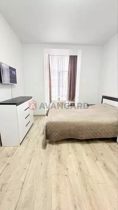 1 ����. ��������, 37.30/-/11.40 ��. �., 3/10 ���� ���� 10