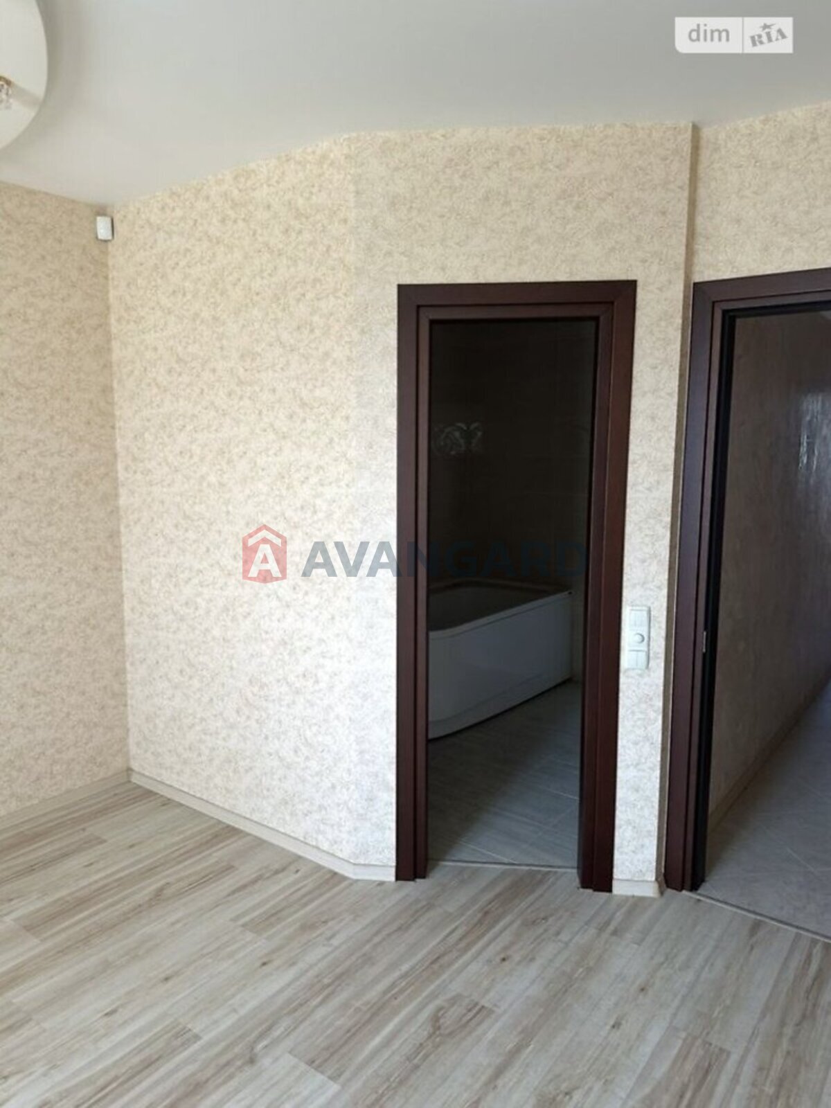 3 ��. ��������, 102/-/- ��. �., 8/9 ������ ���� 8