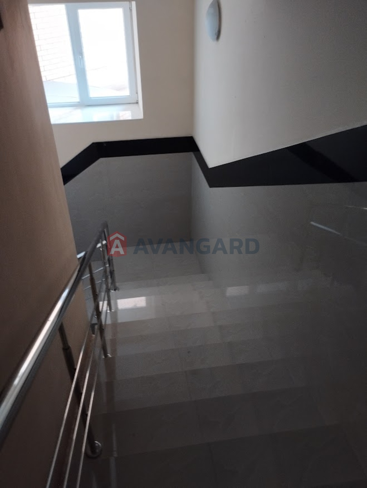 3 ��. ��������, 121/40/68 ��. �., 4/12 ������ ���� 19