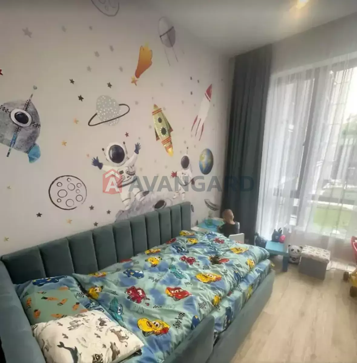 3 ��. ��������, 82/72/37 ��. �., 2/12 ������ ���� 7