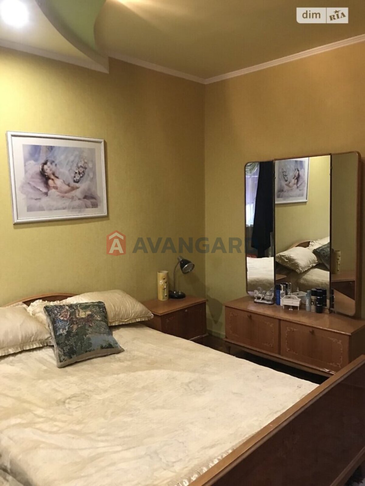 2 ��. ��������, 52/32/8 ��. �., 4/5 ������ ���� 17