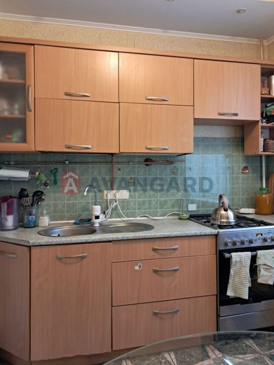 4 ��. ��������, 77/-/10 ��. �., 8/9 ������ ���� 10