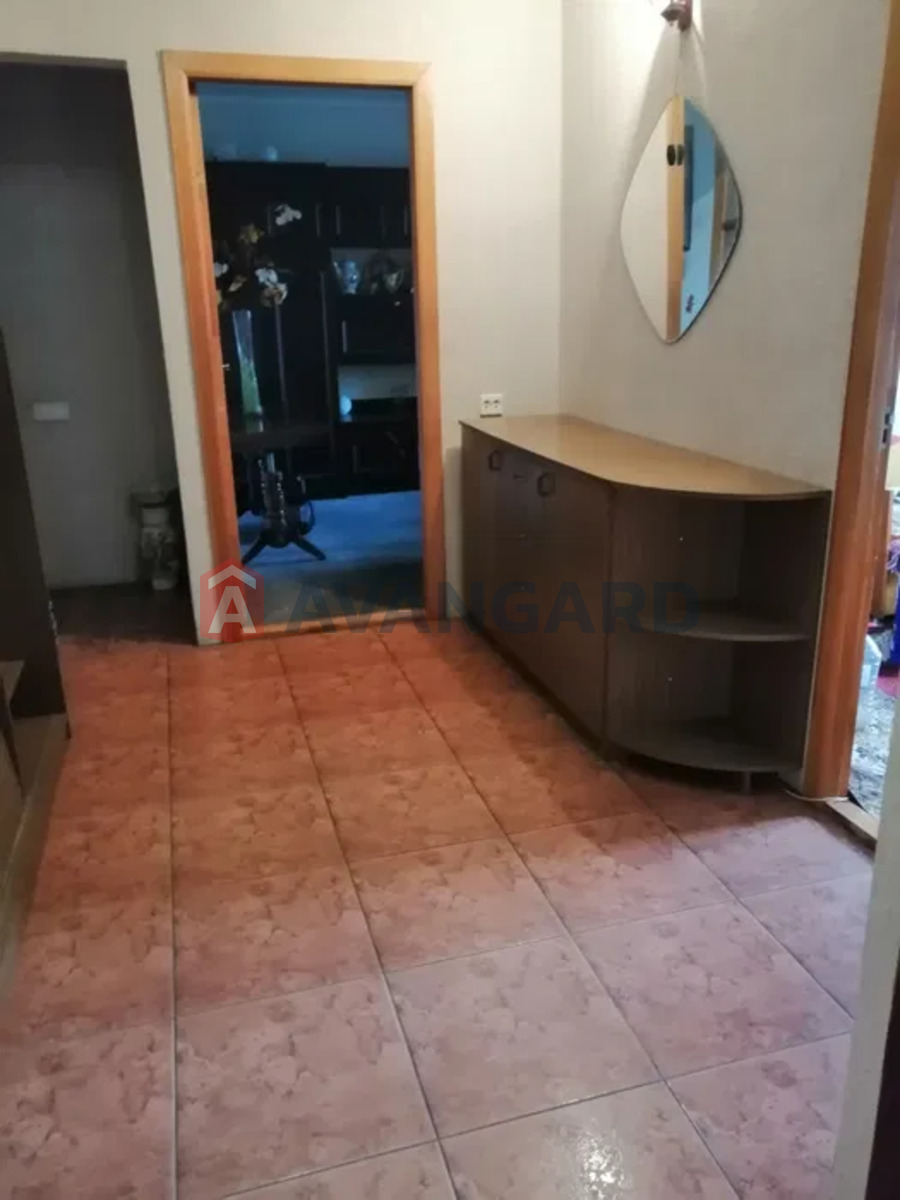 3 ��. ��������, 67/-/9 ��. �., 7/10 ������ ���� 12