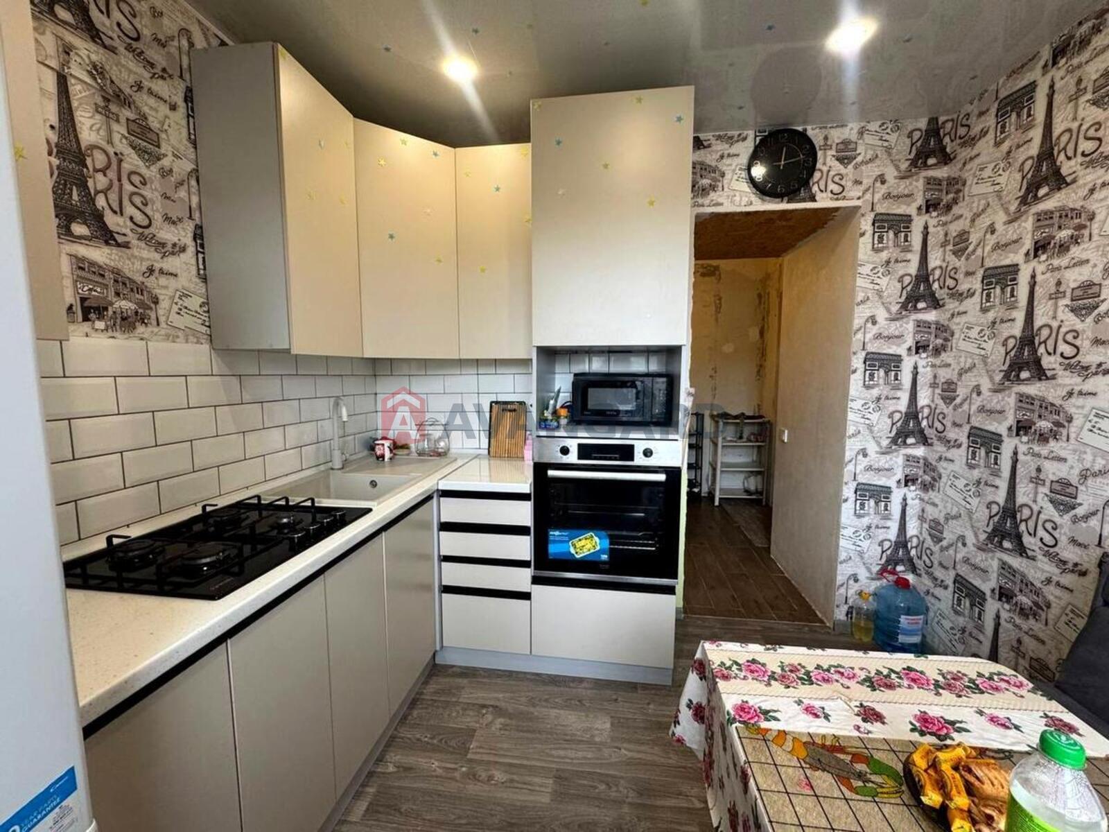 3 ��. ��������, 65/38/8 ��. �., 9/9 ������ ���� 1