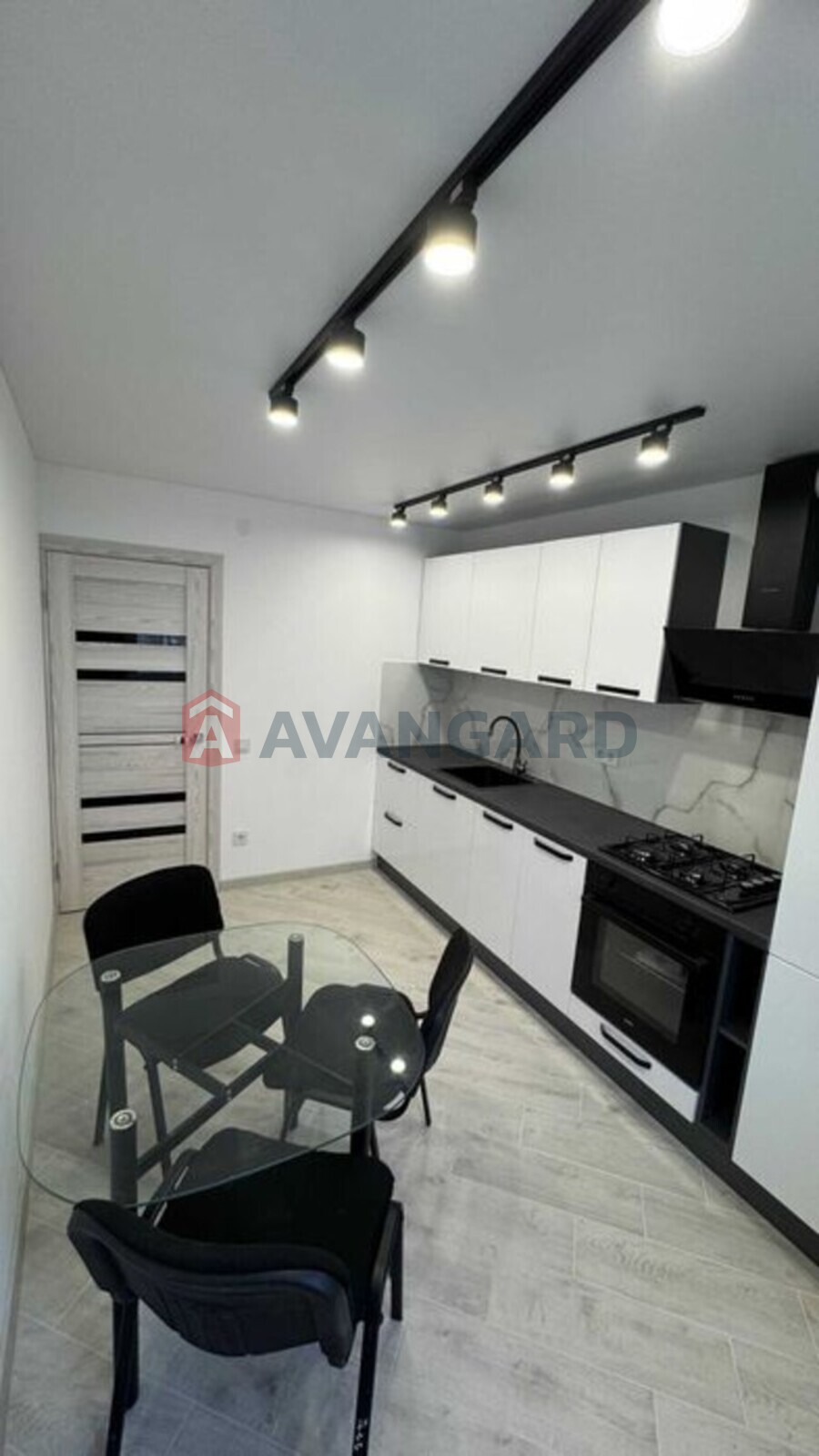 4 ����. ��������, 77/-/10 ��. �., 4/10 ���� ���� 1