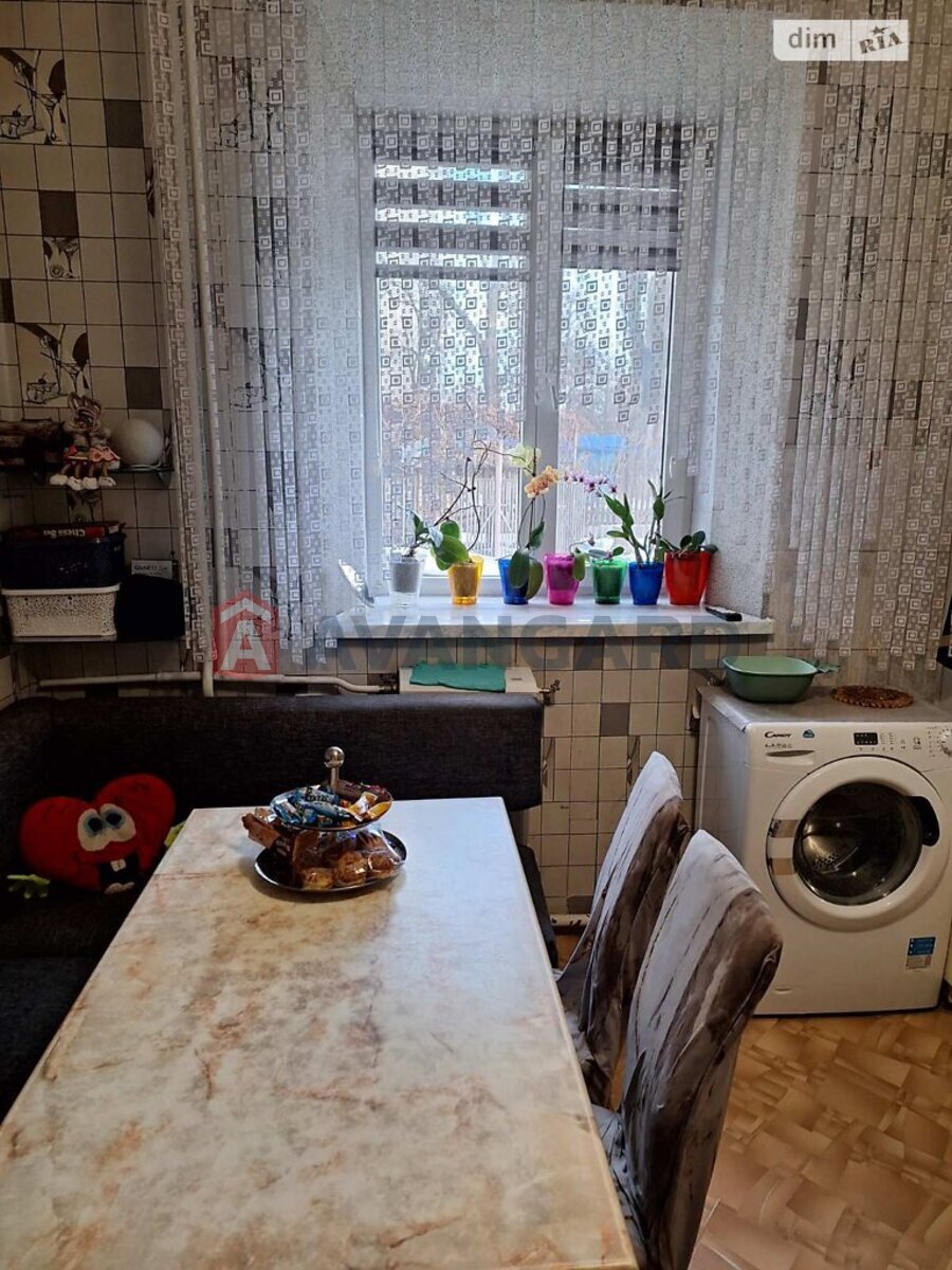 3 кім. квартира, 63/-/10 кв. м., 1/2 поверх фото 2 3 кім. квартира, 63/-/10 кв. м., 1/2 поверх фото 2