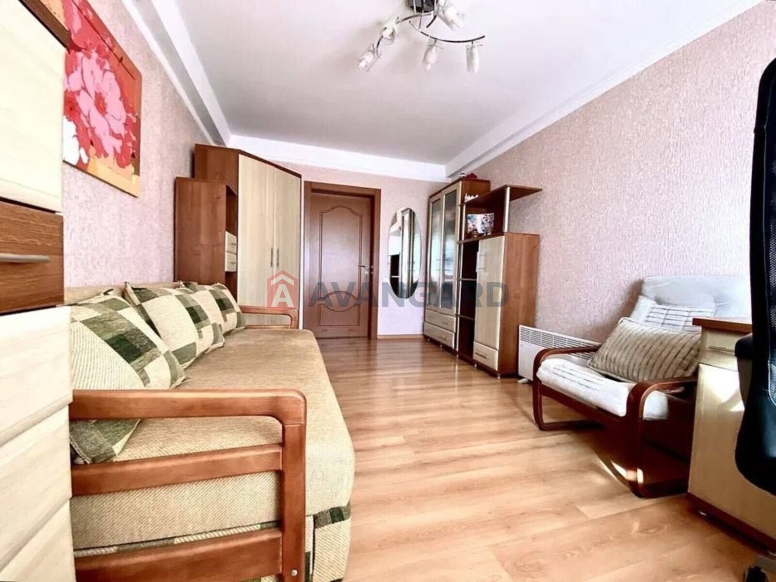 3 ��. ��������, 57/-/23 ��. �., 5/5 ������ ���� 7