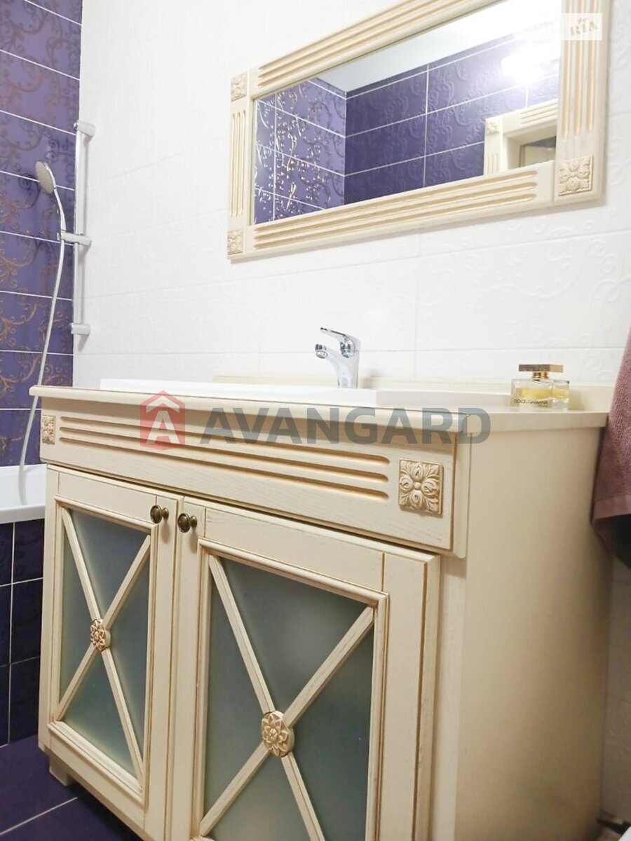 4 ��. ��������, 83/50/10 ��. �., 9/10 ������ ���� 16