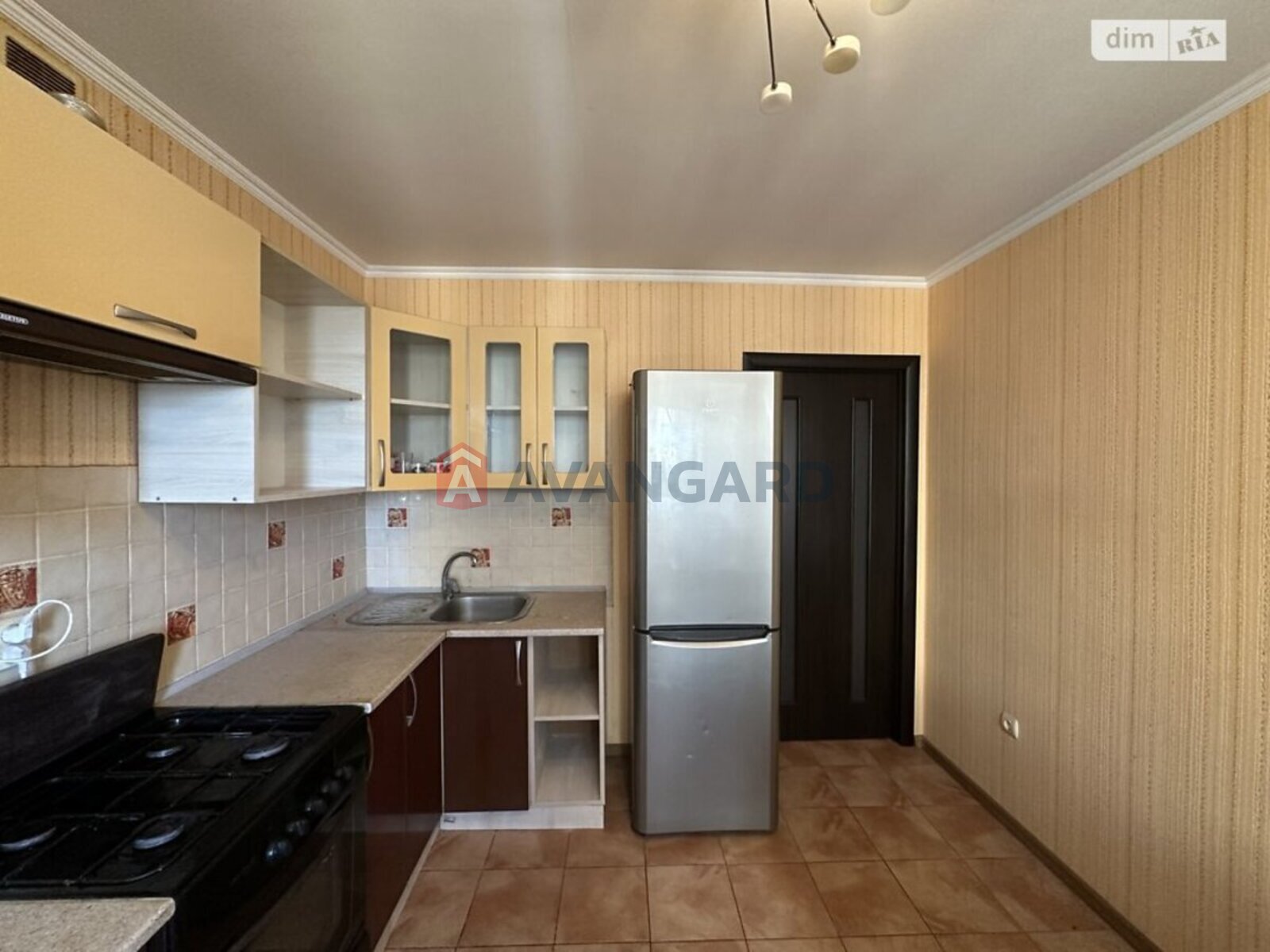 2 ����. ��������, 72/-/15 ��. �., 8/10 ���� ���� 20