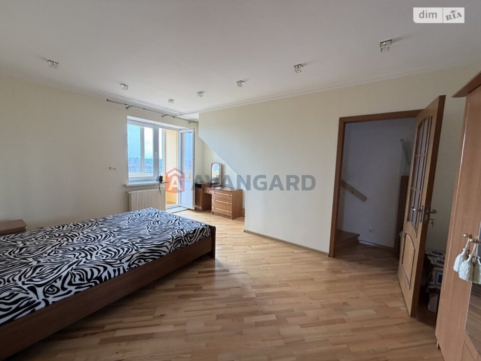 3 ��. ��������, 108/55/10 ��. �., 9/10 ������ ���� 10