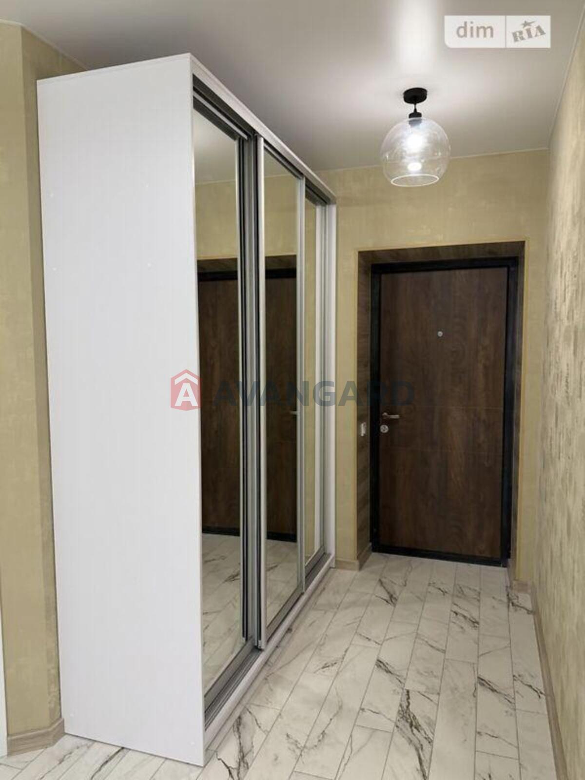 2 ��. ��������, 41/-/9 ��. �., 5/10 ������ ���� 8