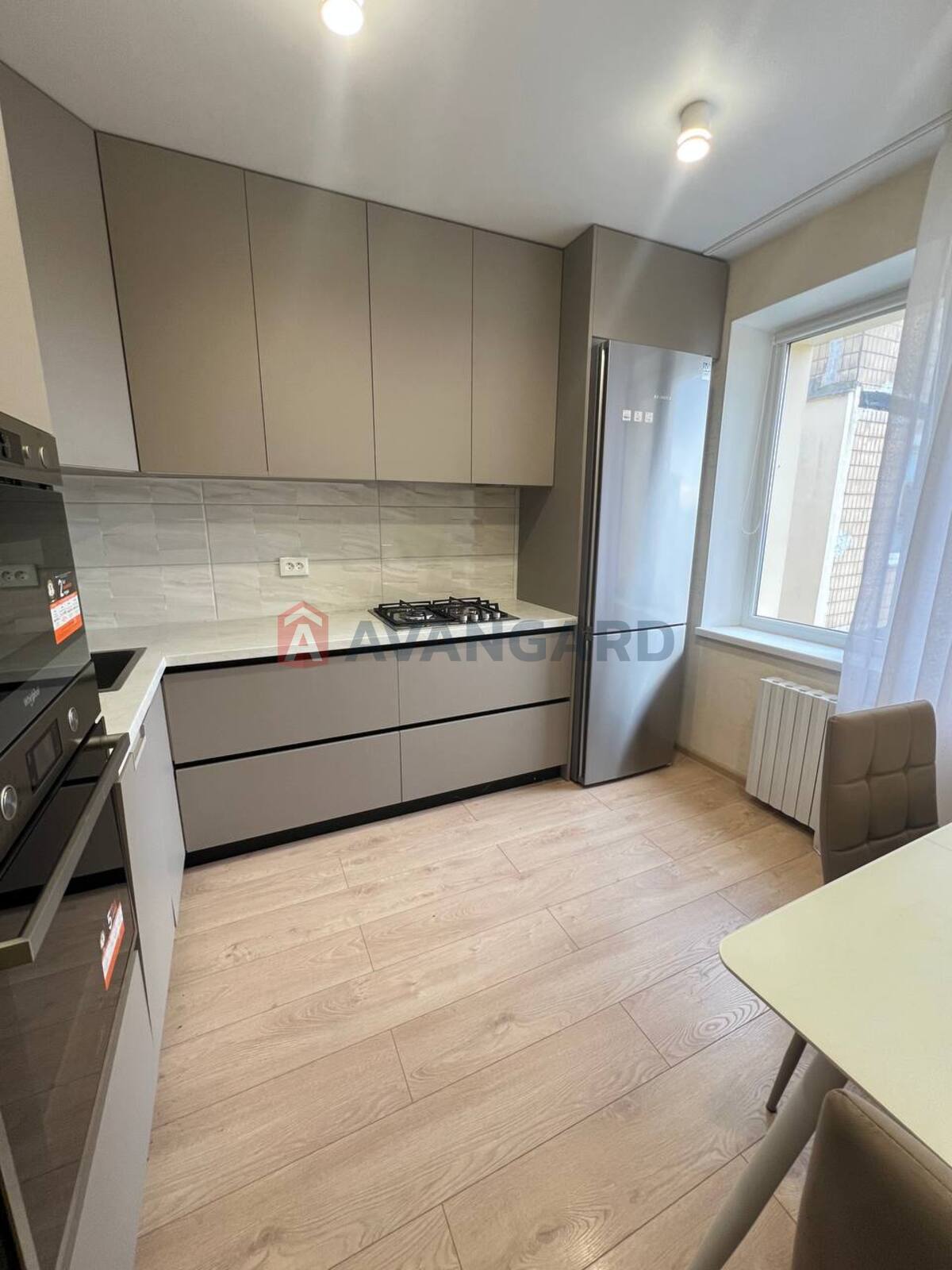 3 ��. ��������, 65/40/8 ��. �., 9/9 ������ ���� 1