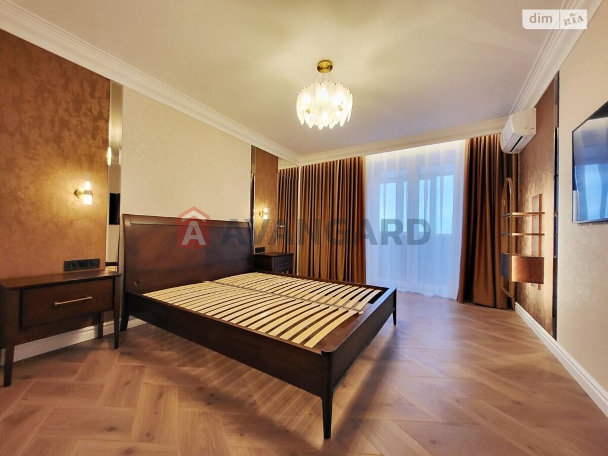 2 ����. ��������, 82/-/- ��. �., 8/9 ���� ���� 14