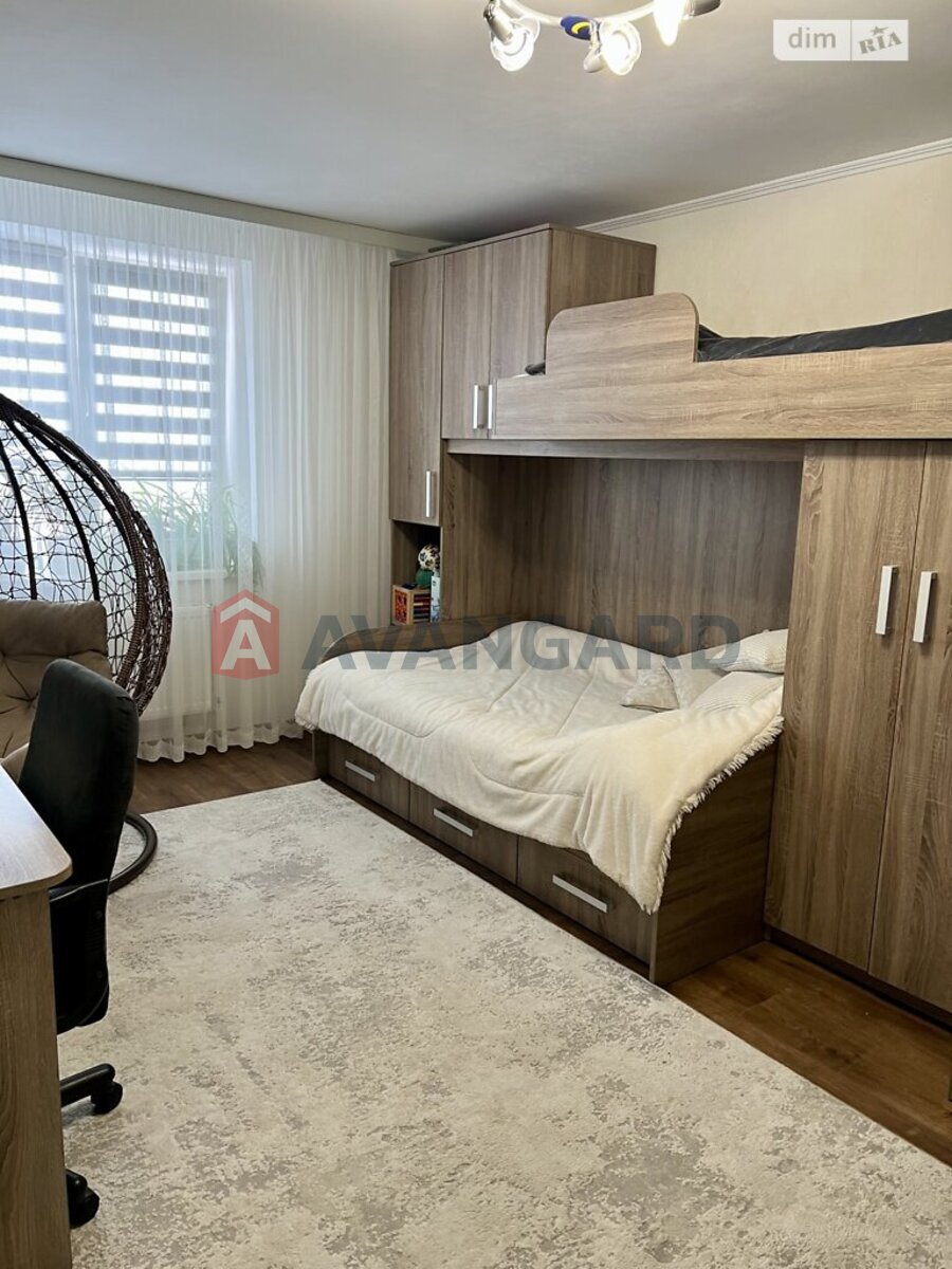 3 ����. ��������, 110/45/18 ��. �., 4/5 ���� ���� 3